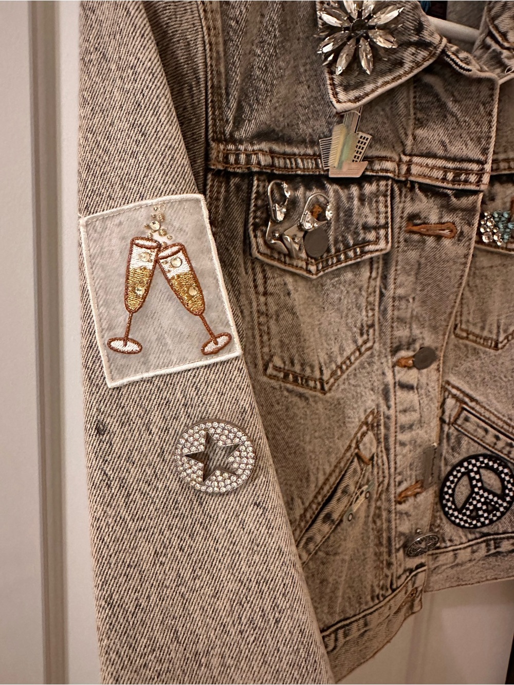 Marc Jacobs Paradise Acid Wash Denim Jacket Pins Patches Rare - Picture 9 of 16